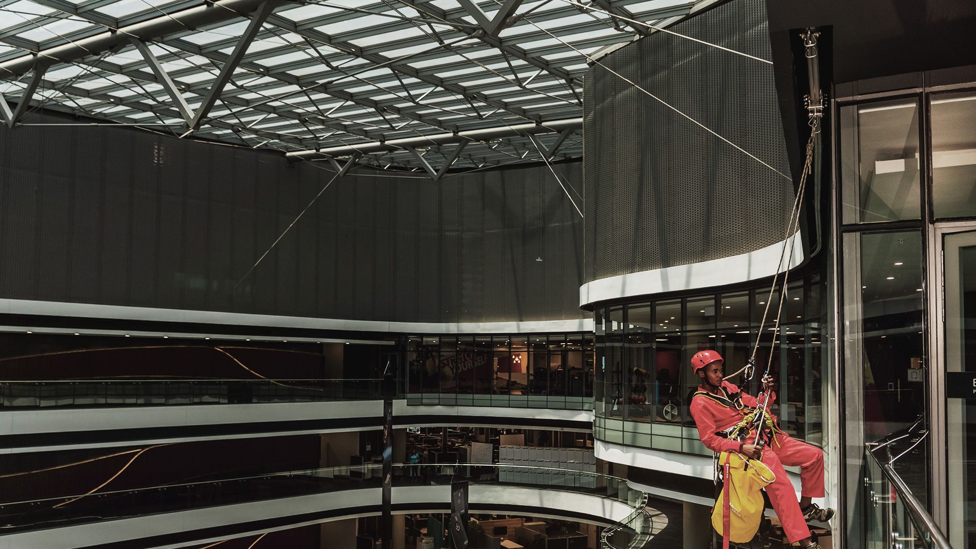 SafeAccess rail for abseiling work in a mall