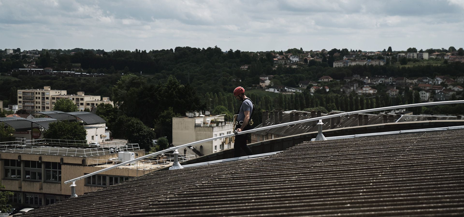 Bended Securail Pro monorail system for the maintenance of a dome