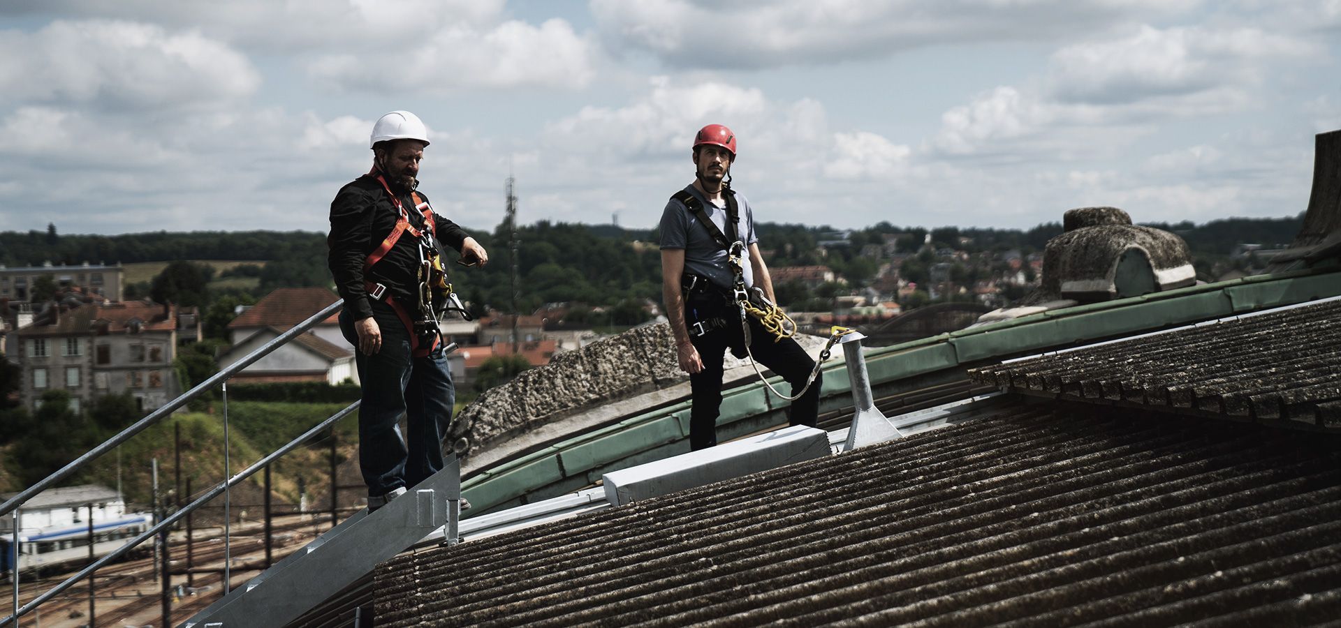 Bended Securail Pro monorail system for the maintenance of a dome