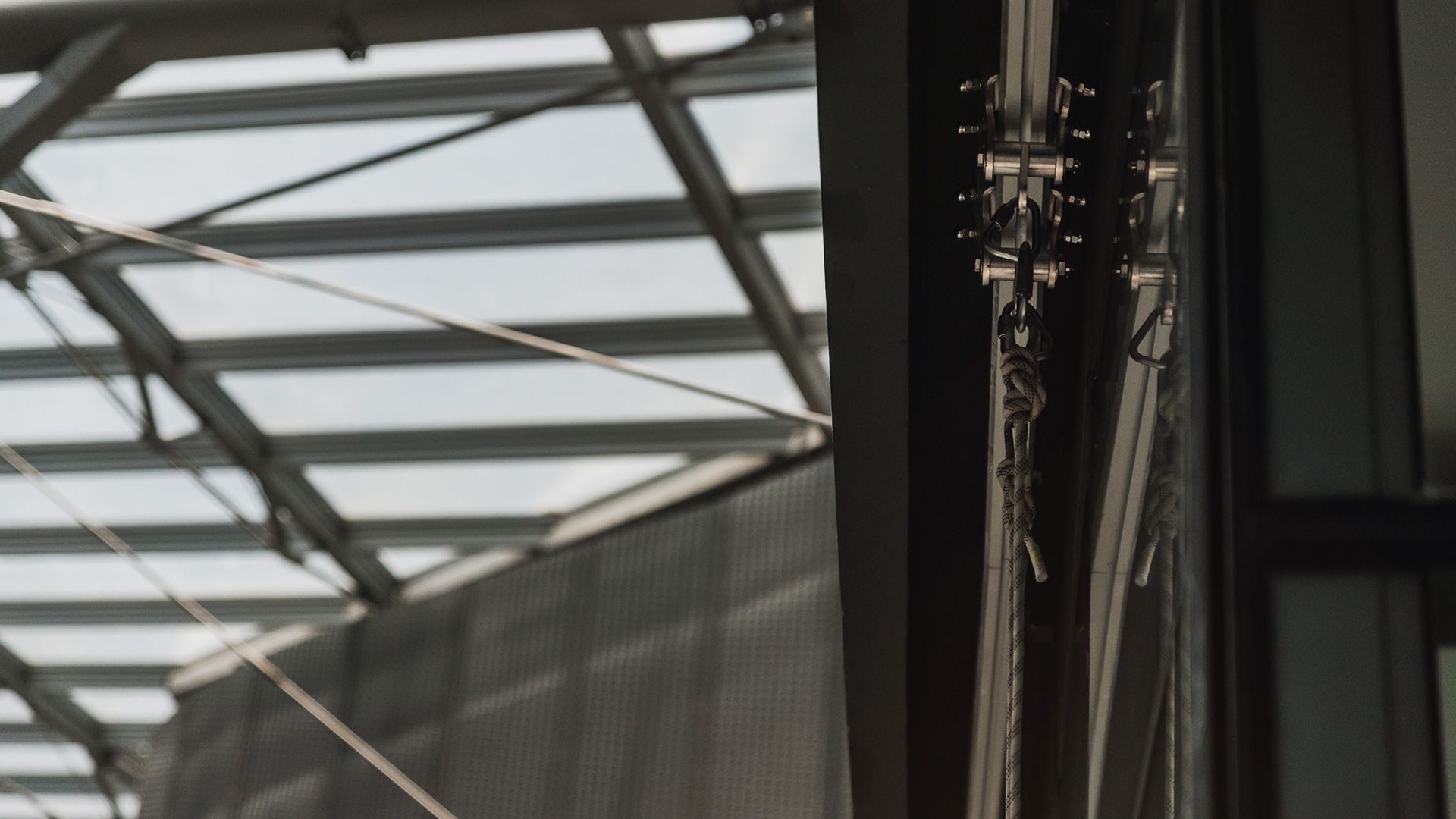 SafeAccess rail for abseiling work in a mall