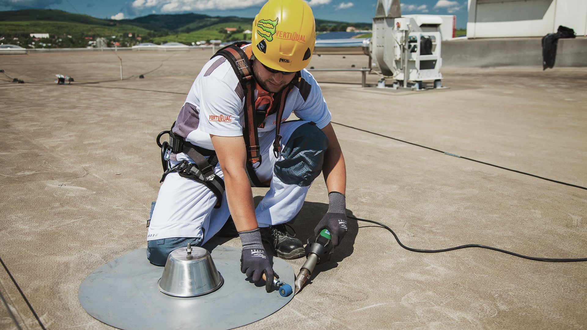 Fall restraint system on flat roof Procter & Gamble