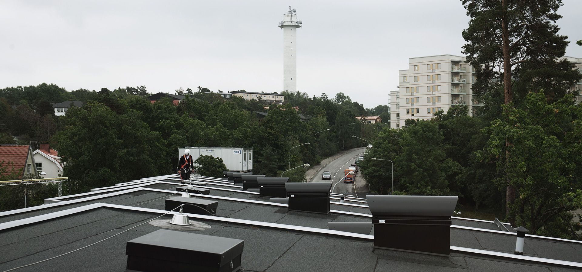 Securope fall arrest for the maintenance of a hot deck roof