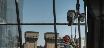 Ascending monorail for rope access technician