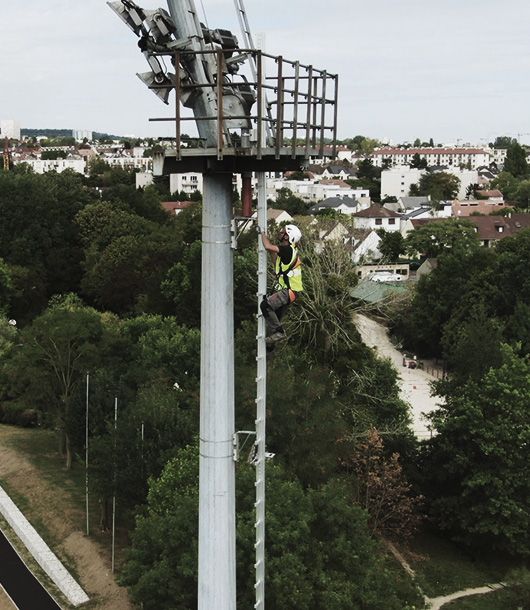 Installation in Paris: MastLadder